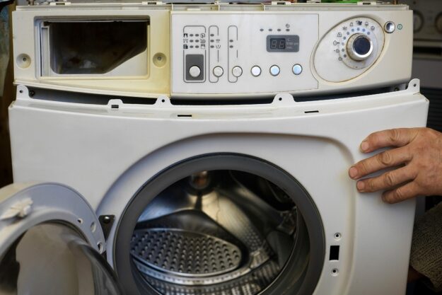 Leo’s Electrical technician repairing a washing machine in Birmingham Leo’s Electrical technician repairing a washing machine in Birmingham