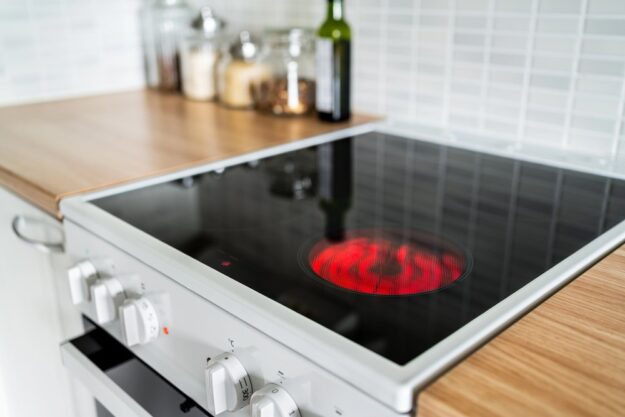 Electric oven repair engineer replacing faulty heating element in Birmingham Electric oven repair engineer replacing faulty heating element in Birmingham